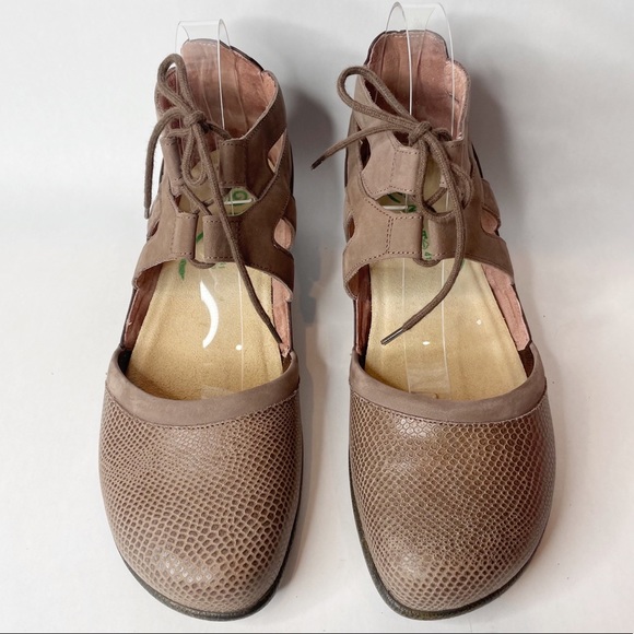 Brown Women's Shoes - Picture 11 of 11